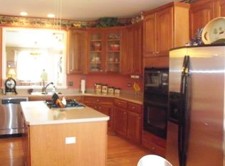 14 Tiverton Ct, Algonquin, IL 60102