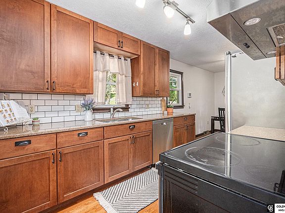 2nd image of 803 Avenue F