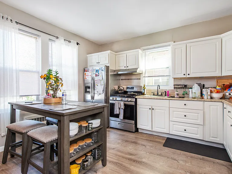 40 Olive St #1 — Photo 6