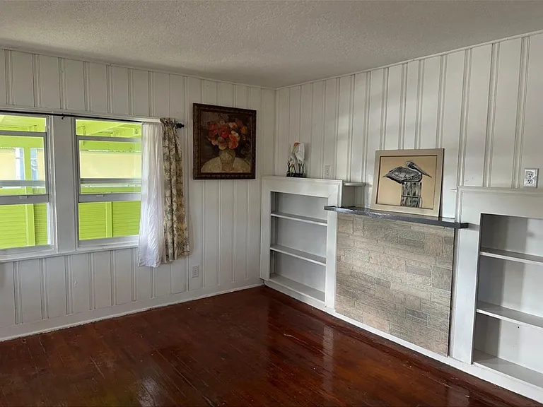 4291 Cambridge St — Photo 10