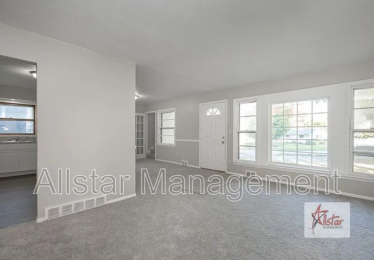 8958 Woodridge Ln — Photo 4
