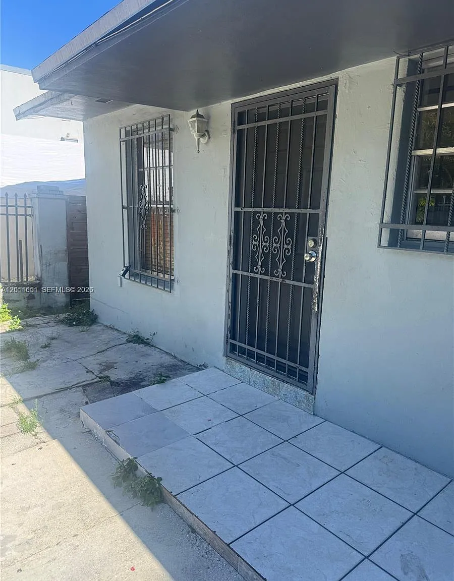 2 bed, 1.0 bath, $1,700 — Photo 1
