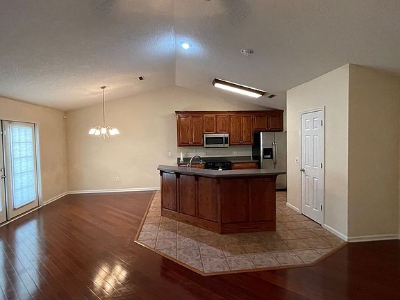 4th image of 260 Windsor Garden Dr