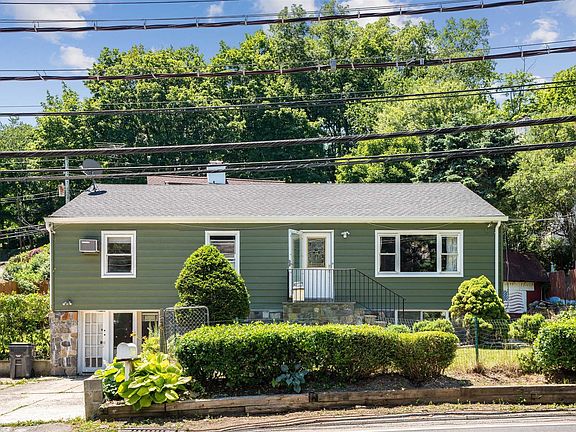 3rd image of 76 Hartsdale Ave