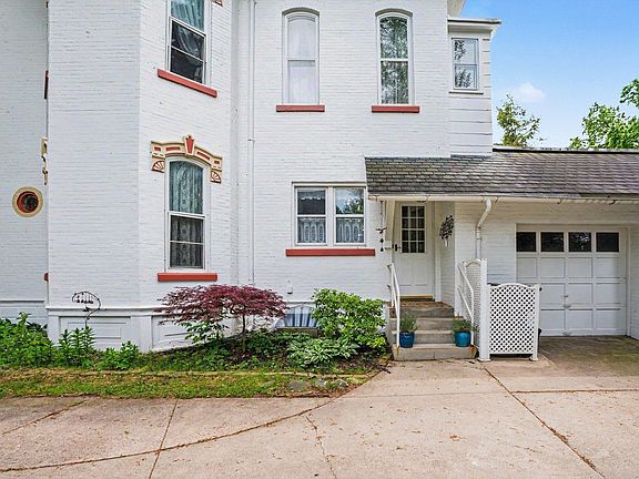 5th image of 417 Prospect St