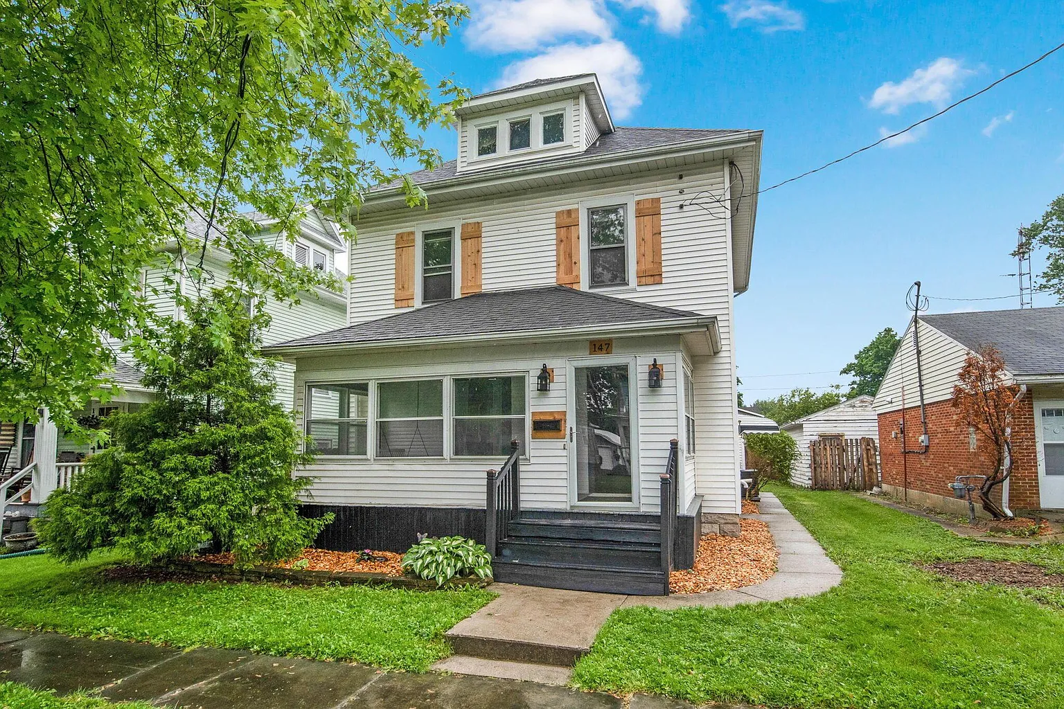147 Clover Ave photo 1