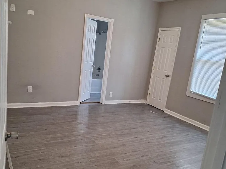 176 Clarendon St — Photo 16