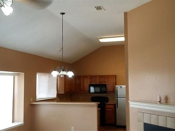 4th image of 710 Crescent Dr