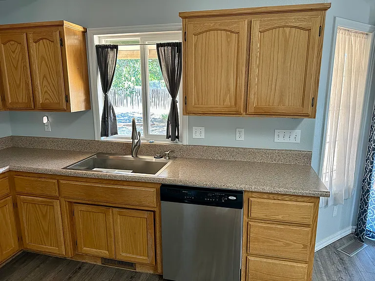 350 Walnut Ln — Photo 8