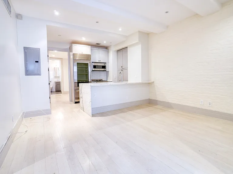 43 W 27th St #5F — Photo 4