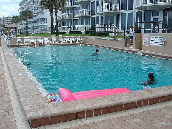 Heated Freshwater Pool