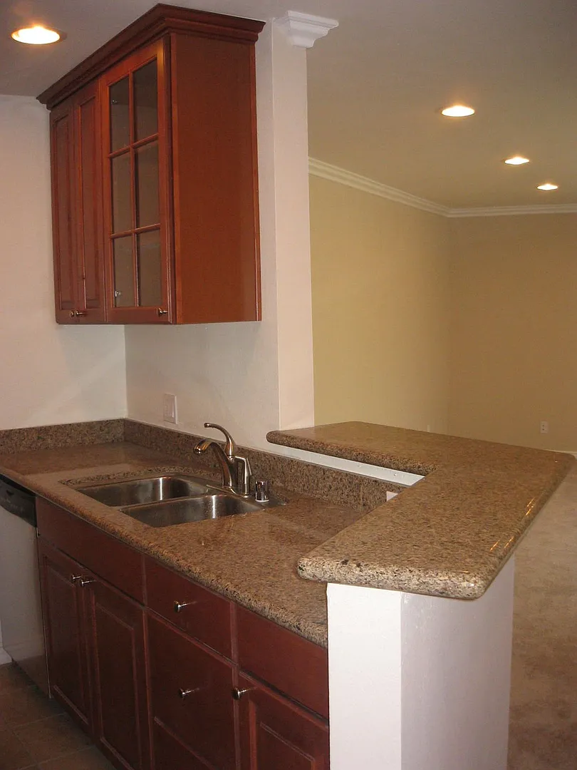 Spacious 1 Bedroom 1 Bath Condo *$500.00 Off One Month's Rent-Move in Special! * — Photo 3