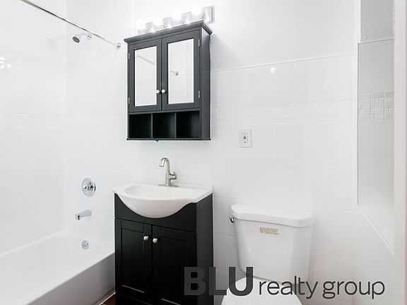 3rd image of 1070 Morris Ave #2F