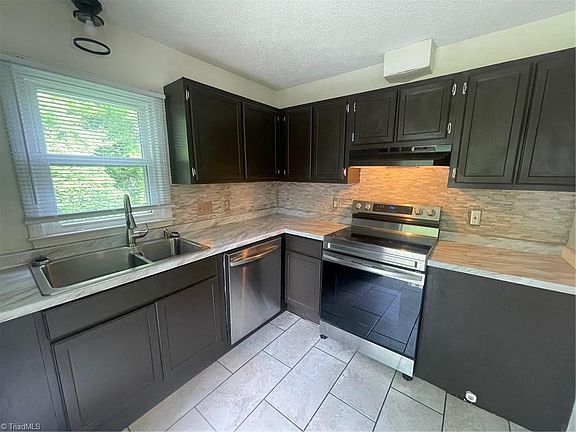 4th image of 1012 Watkins St