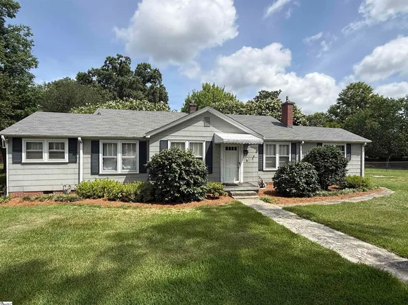 103 S Woodrow St, Clinton, SC 29325