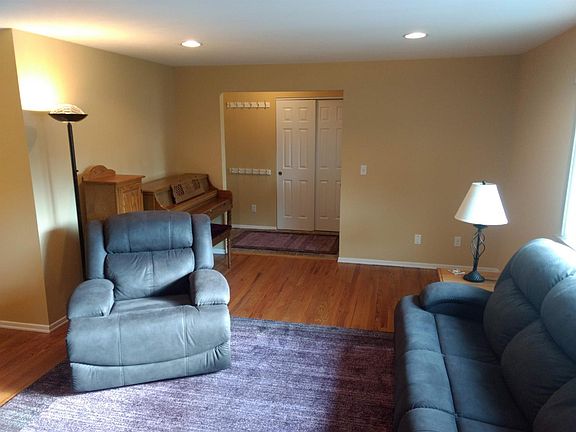 3rd image of 8580 Hallridge Ct