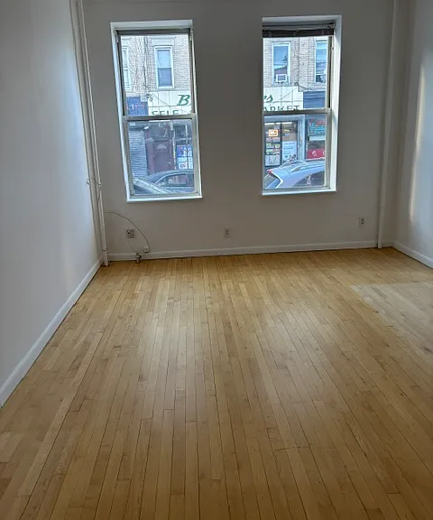 242 Nassau Ave #1 — Photo 8