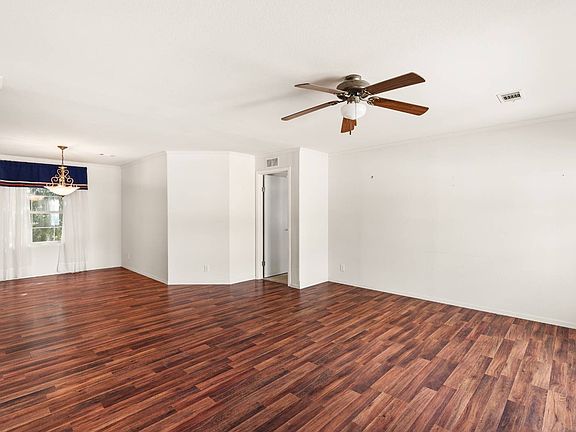 4th image of 155 Monarch Dr