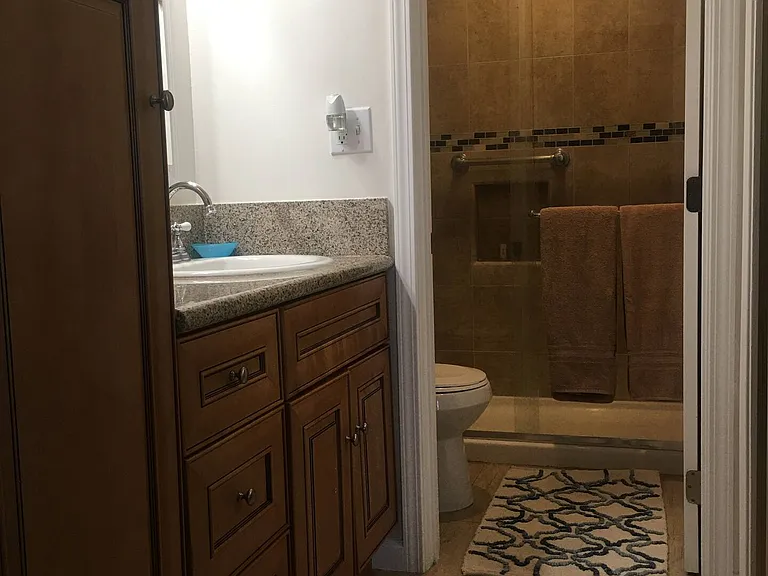2313 Montrose Ave #6 — Photo 15
