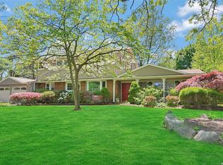 34 Briarfield Ln, Huntington, NY 11743