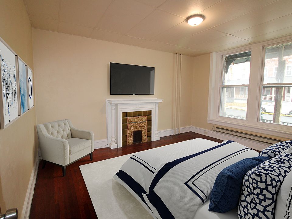 1st image of 121 N 11th St APT 1