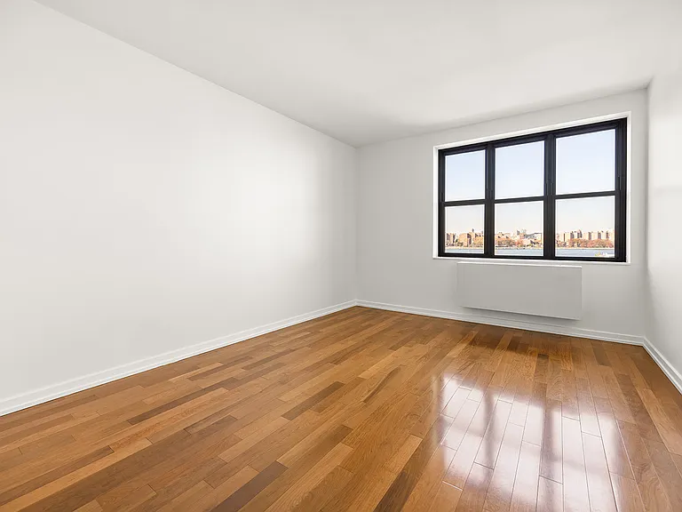58 Metropolitan Ave #4G — Photo 2
