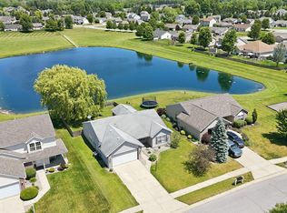 1012 Crimson Willow Dr, Huntertown, IN 46748