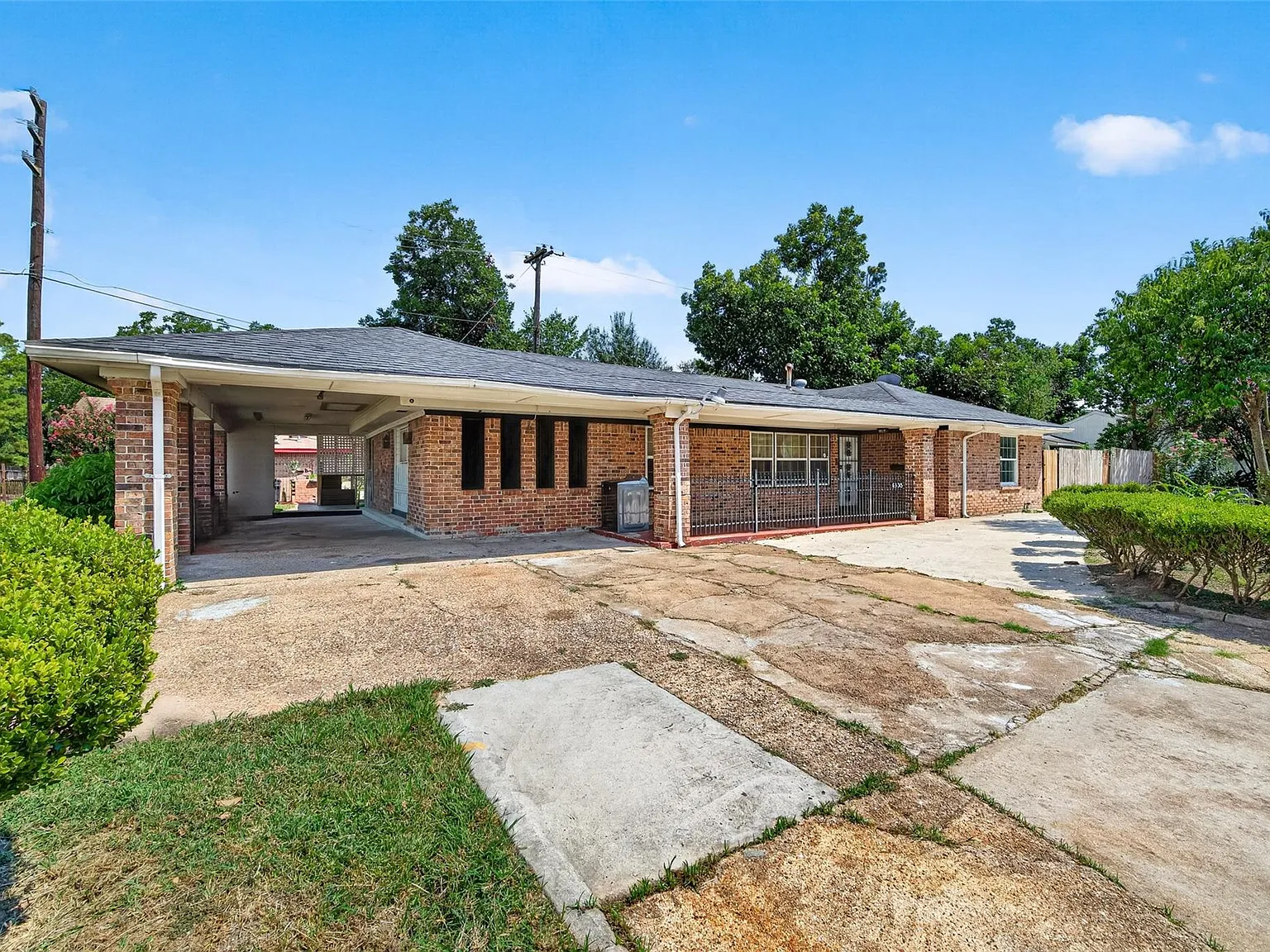 5 bed, 3.0 bath, 2163 sqft, $3,500 — Photo 2