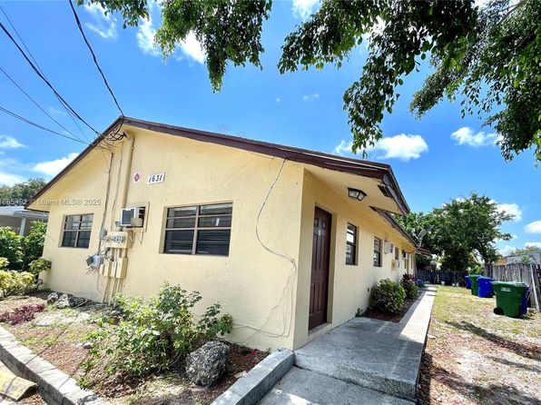 1631 SW 44th Ave APT B
