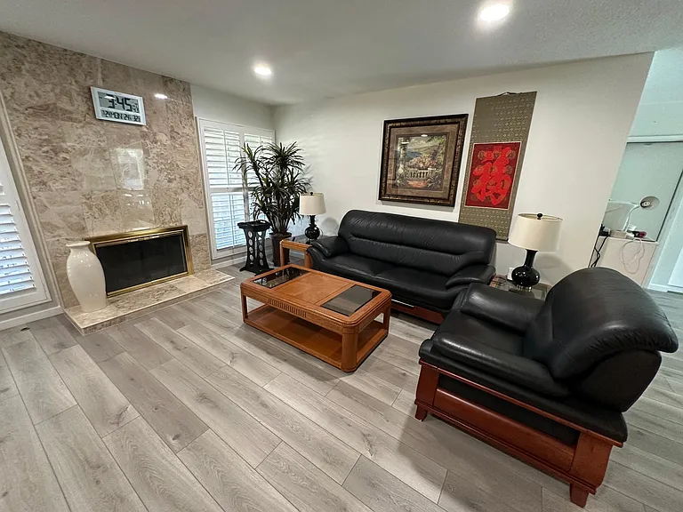 15561 Primrose Ln — Photo 11
