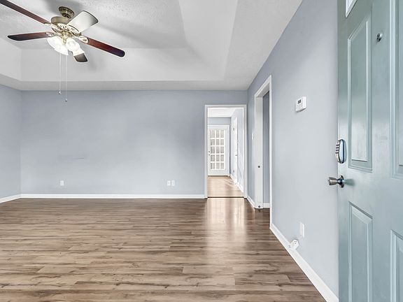 3rd image of 2660 Holt Ln