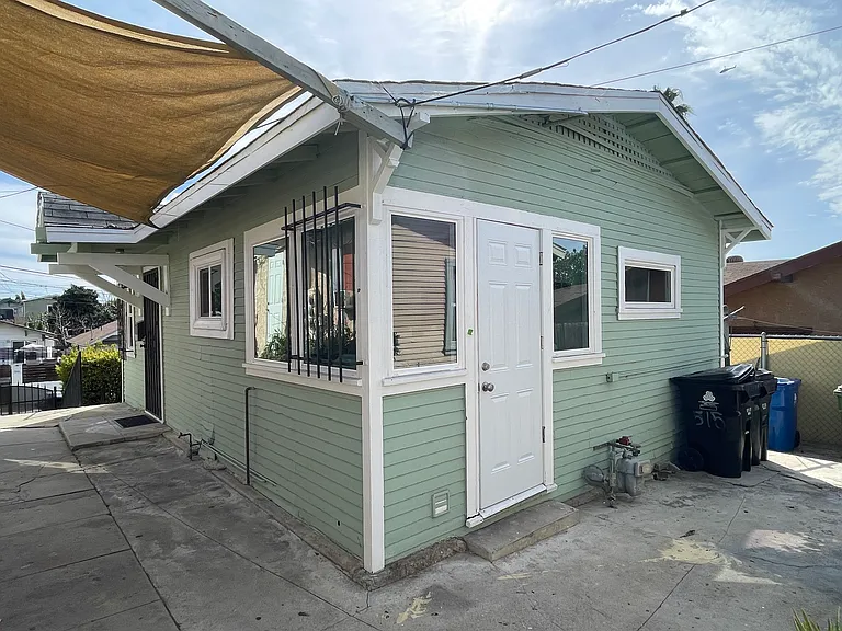 515 N Burlington Ave — Photo 17