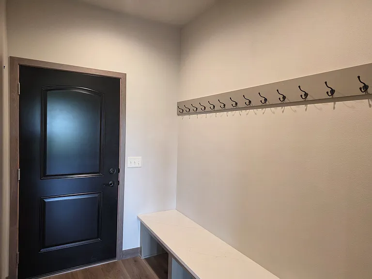414 N Almond Ave — Photo 7