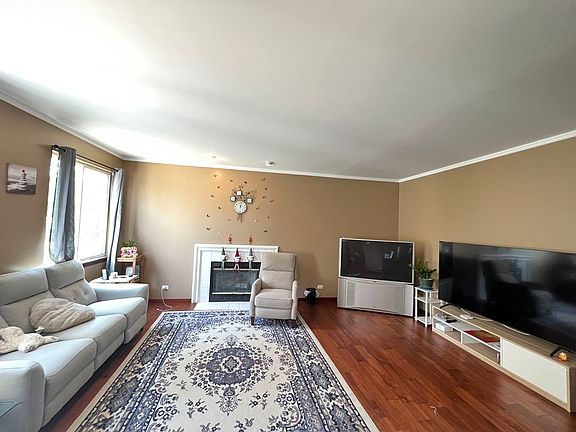 4th image of 12907 Meadow Ln