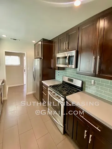 3 bed, 1154 sqft, $3,900 — Photo 4