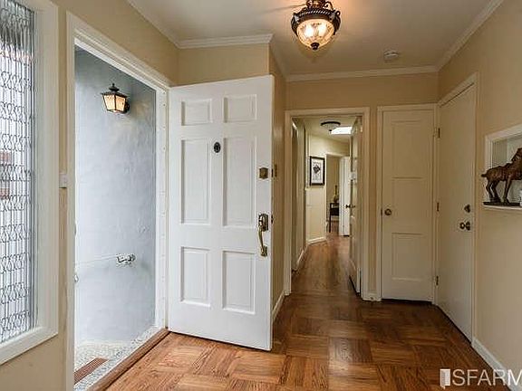 3rd image of 44 Everglade Dr