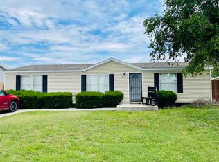 136 Cottonwood Ave, Dodge City, KS 67801