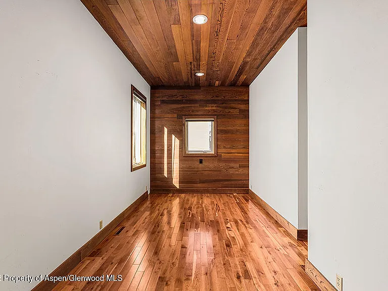 235 E Homestead Dr — Photo 12