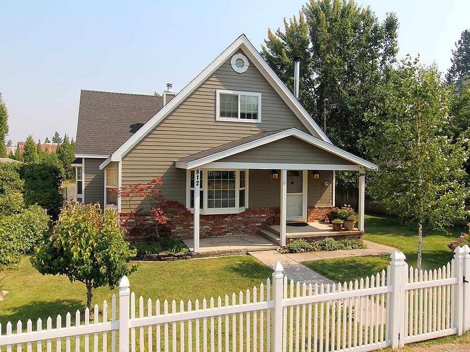 1st image of 812 Hennessy Way