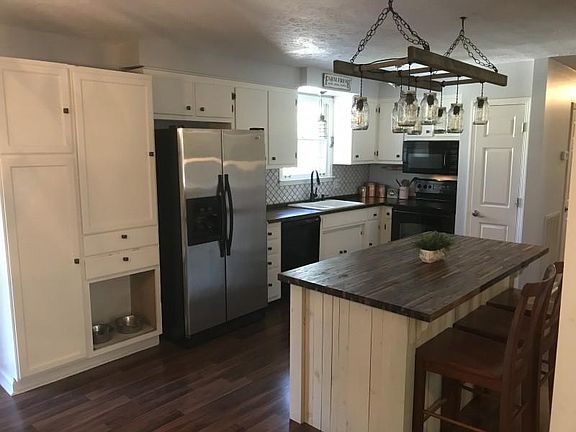 3rd image of 274 Woodlands Dr