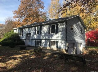 7 Ridgeview Dr, Newburgh, NY 12550