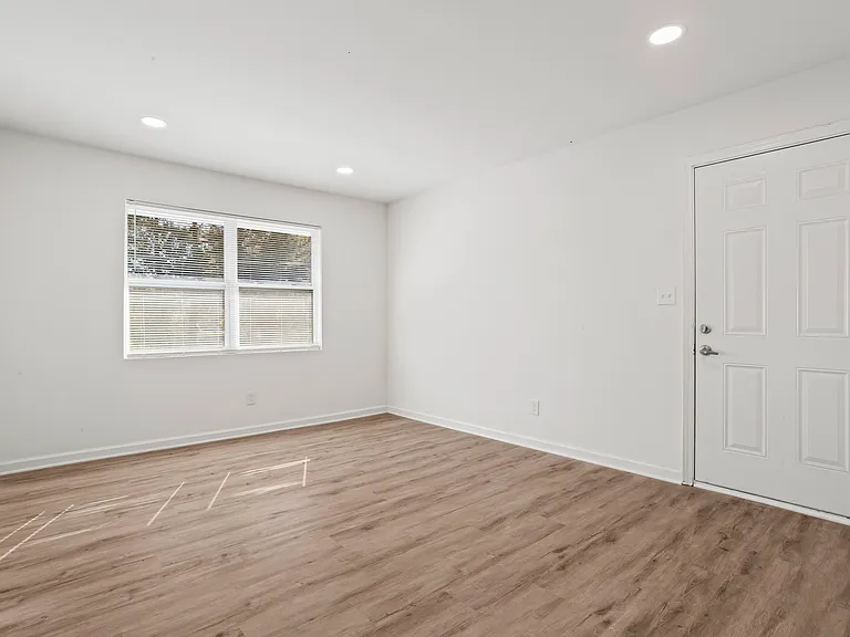294 Penelope Dr NW — Photo 1
