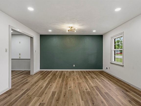 4th image of 632 Spruce Ct