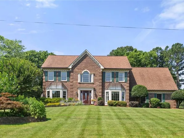 4248 Lake Cliff Dr, Clemmons, NC 27012