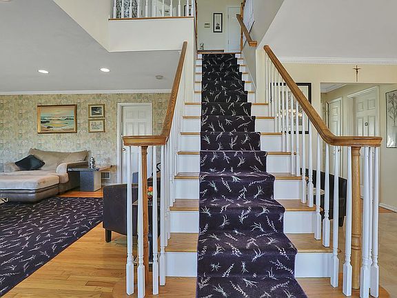 4th image of 46 Wellesley Ln