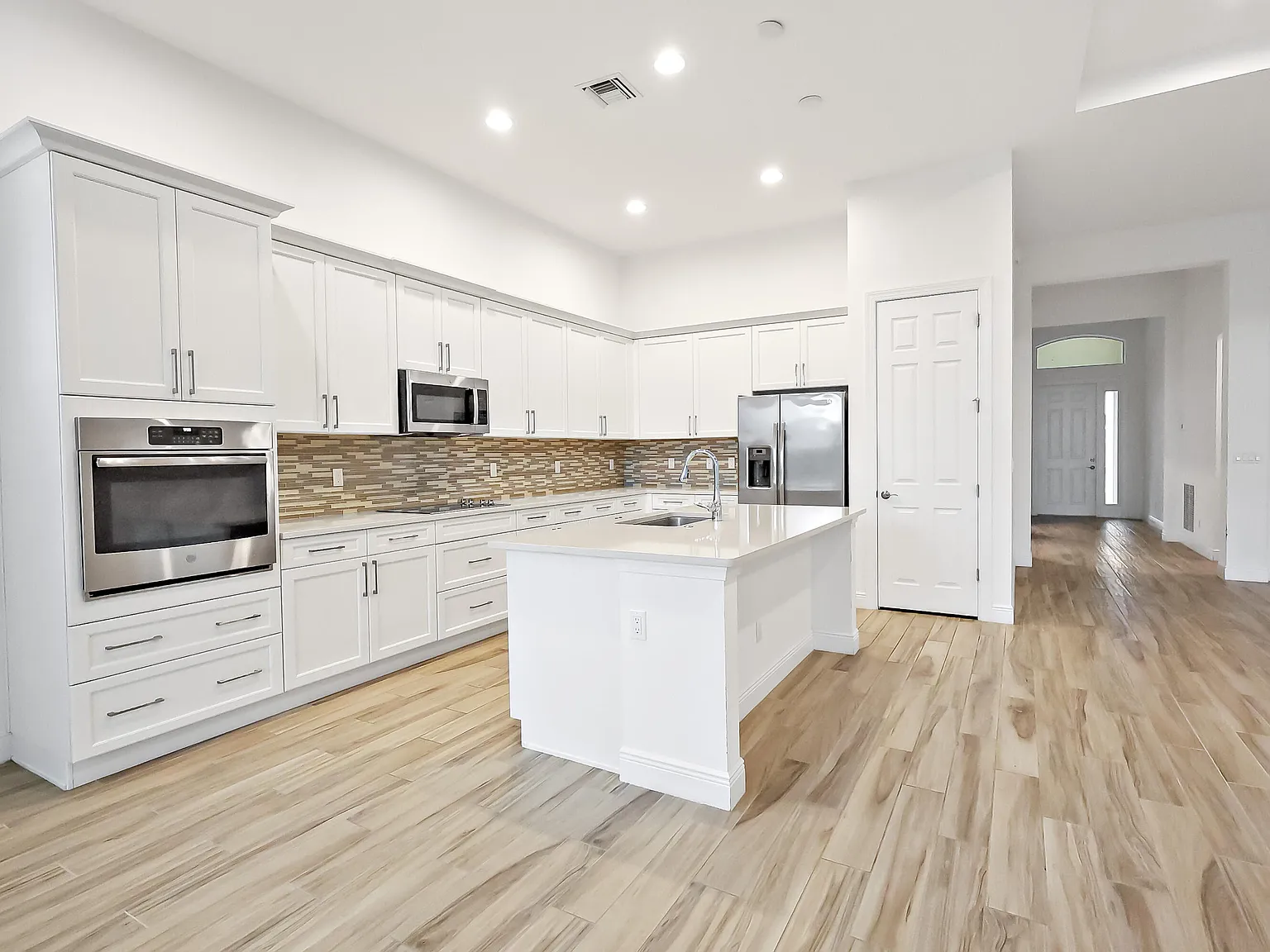 3 bed, 3.0 bath, 2222 sqft, $2,950 — Photo 4