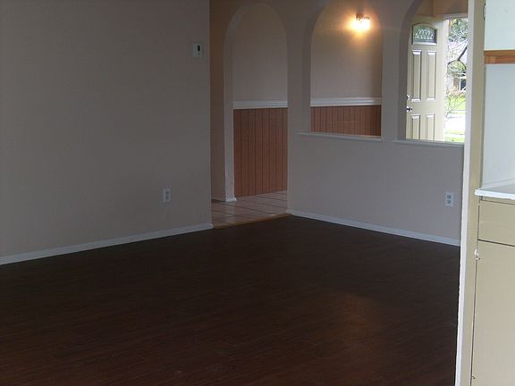 2nd image of 1609 Williamsburg Dr