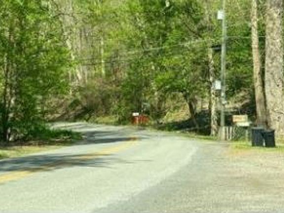 Exterior Neighborhood (street photo)
