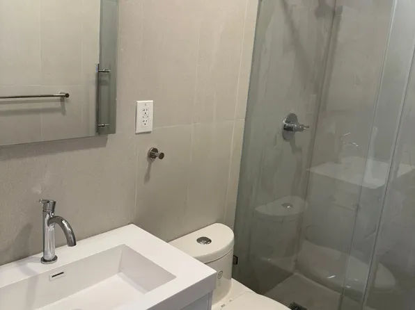 175 Monroe Street image 10 of 11