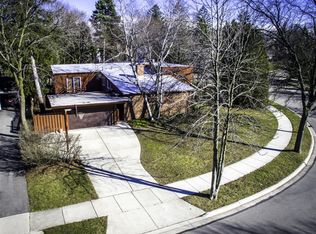 910 Roxburgh Ave, East Lansing, MI 48823